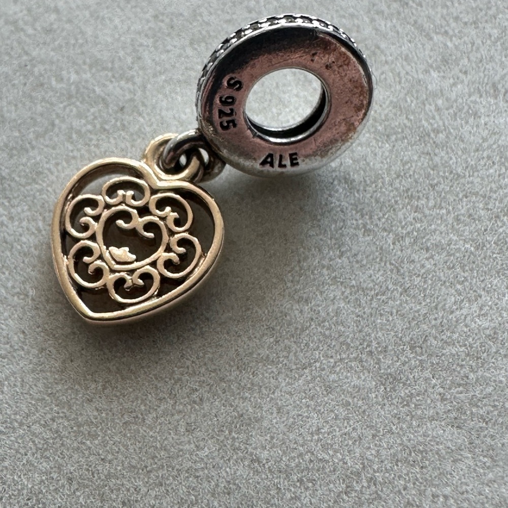 Pandora magnificent heart charm